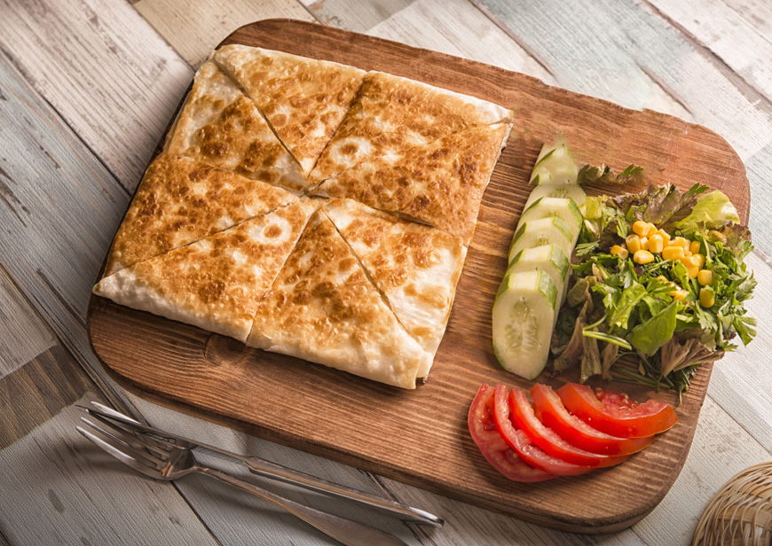 Tereyağlı Sucuklu Gözleme