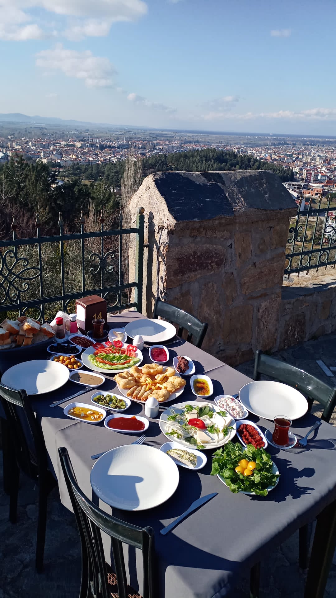 Yöresel Serpme Kahvaltı 